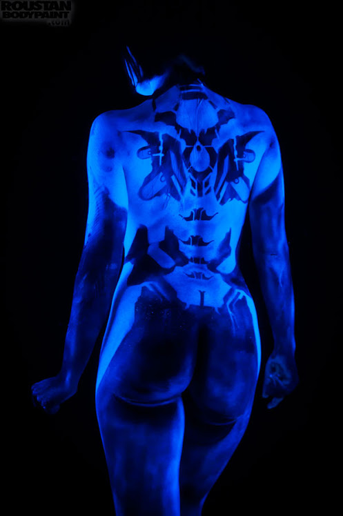 Cosplay Bodypaint – Cortana (Halo) – Paul Roustan